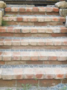 Strauchliebe Pflasterarbeit Treppe